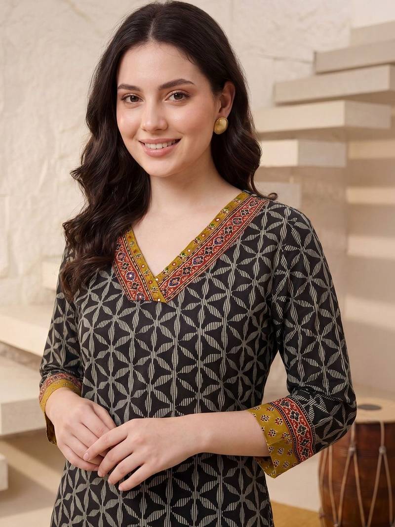 Women Printed Regular  Cotton Kurta with Trousers & With Dupatta
