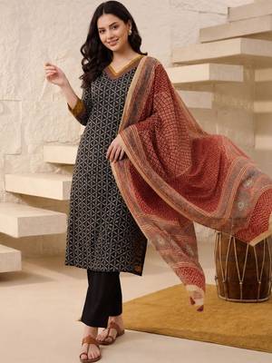 Women Printed Regular  Cotton Kurta with Trousers & With Dupatta 3
