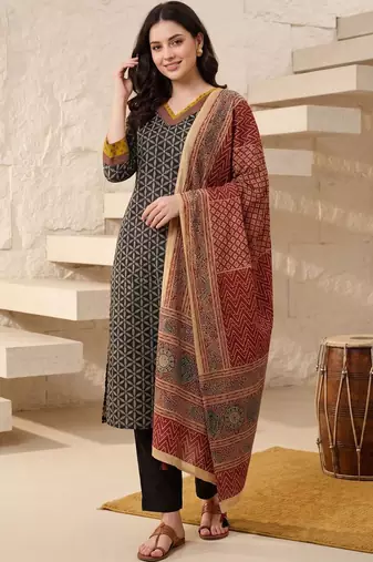 Women Printed Regular  Cotton Kurta with Trousers & With Dupatta