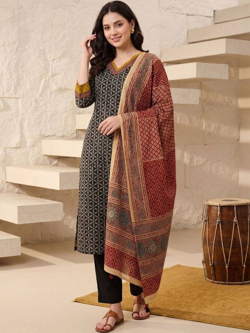 Women Printed Regular  Cotton Kurta with Trousers & With Dupatta