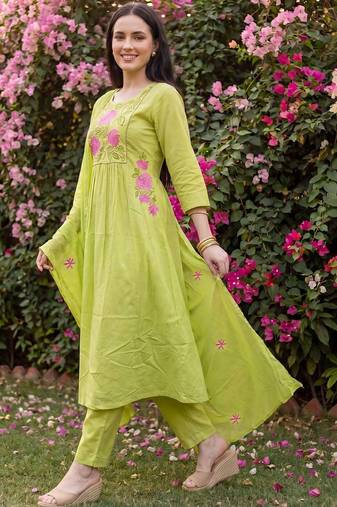 Women Floral Embroidered Empire Thread Work Cotton Kurta with Trousers & With Dupatta