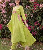 Women Floral Embroidered Empire Thread Work  Cotton Kurta with Trousers & With Dupatta