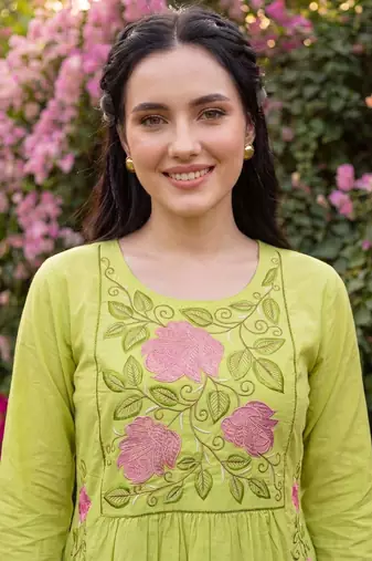 Women Floral Embroidered Empire Thread Work Pure Cotton Kurta with Trousers & With Dupatta