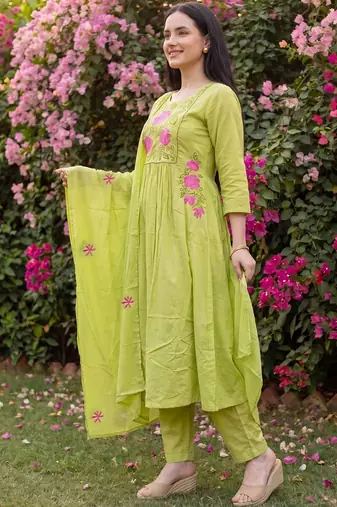 Women Floral Embroidered Empire Thread Work Pure Cotton Kurta with Trousers & With Dupatta