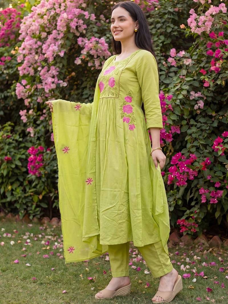 Women Floral Embroidered Empire Thread Work  Cotton Kurta with Trousers & With Dupatta