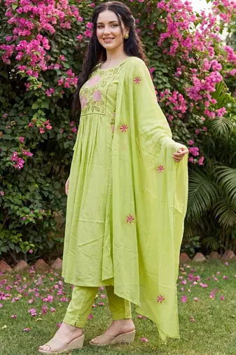 Women Floral Embroidered Empire Thread Work Pure Cotton Kurta with Trousers & With Dupatta