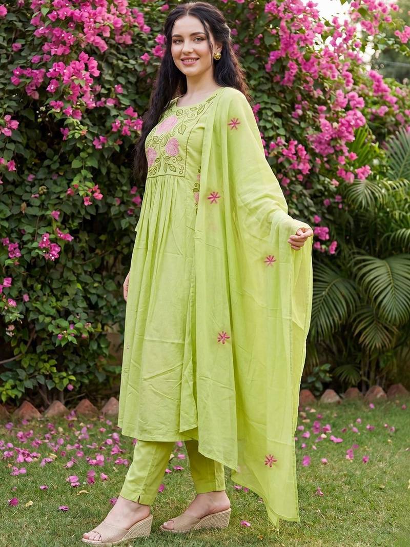 Women Floral Embroidered Empire Thread Work  Cotton Kurta with Trousers & With Dupatta