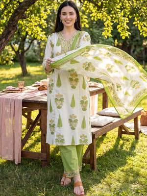 Women Floral Printed Regular  Cotton Kurta with Trousers & With Dupatta 1