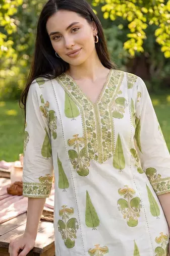 Women Floral Printed Regular  Cotton Kurta with Trousers & With Dupatta