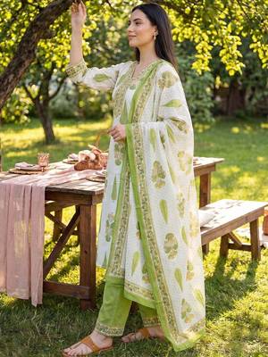 Women Floral Printed Regular  Cotton Kurta with Trousers & With Dupatta 3