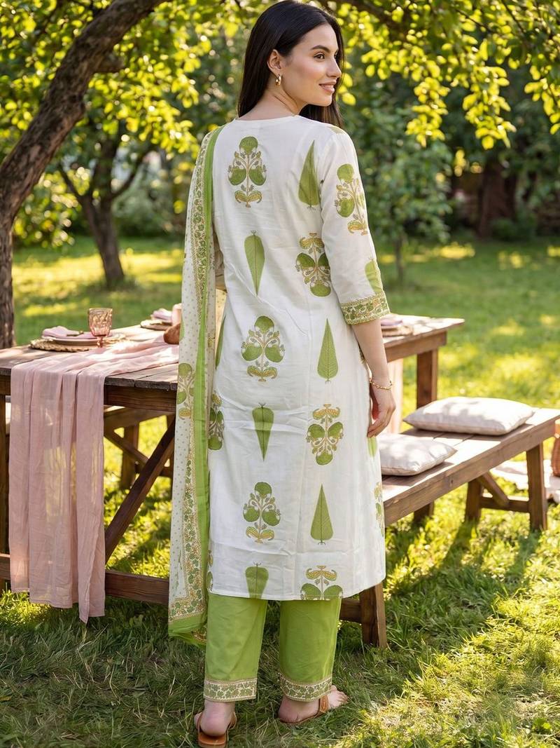 Women Floral Printed Regular  Cotton Kurta with Trousers & With Dupatta