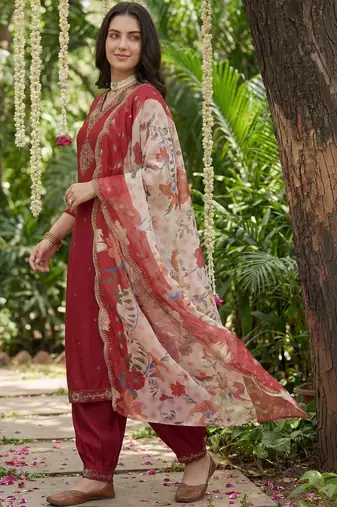 Women Ethnic Motifs Embroidered Regular Thread Work Kurta with Patiala & With Dupatta
