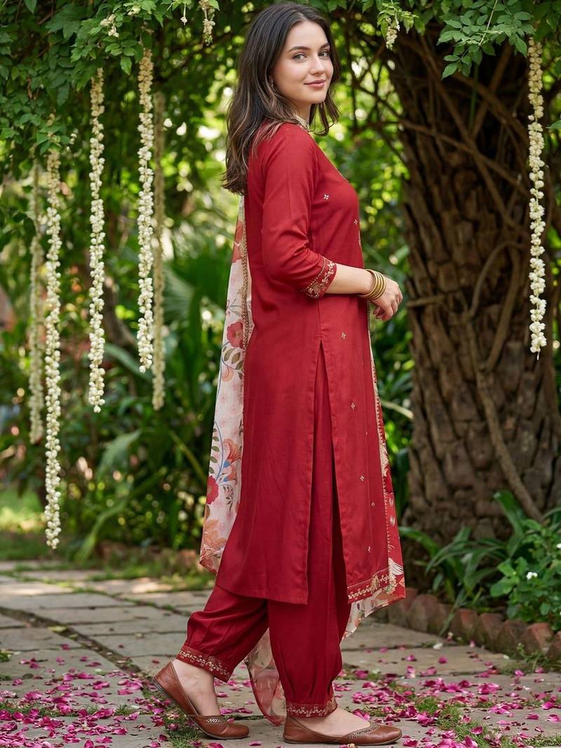 Women Ethnic Motifs Embroidered Regular Thread Work Kurta with Patiala & With Dupatta