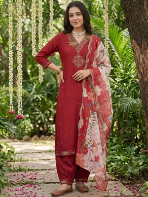 Women Ethnic Motifs Embroidered Regular Thread Work Kurta with Patiala & With Dupatta 6