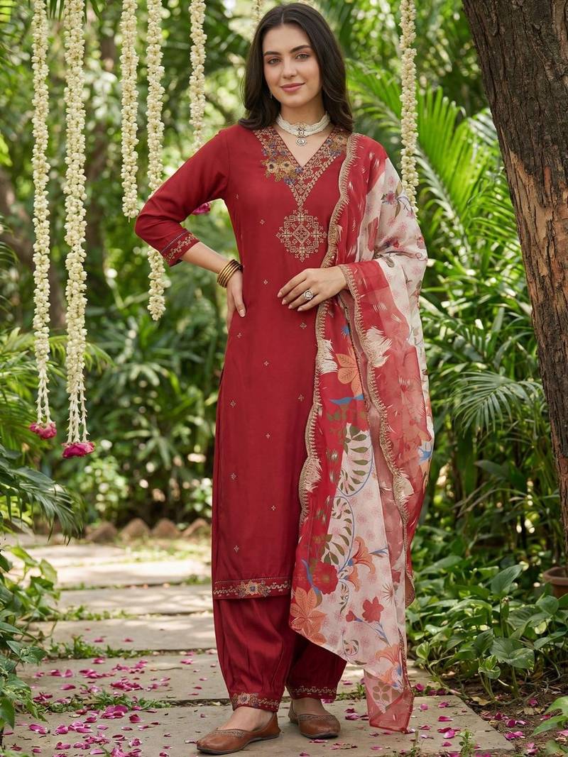 Women Ethnic Motifs Embroidered Regular Thread Work Kurta with Patiala & With Dupatta