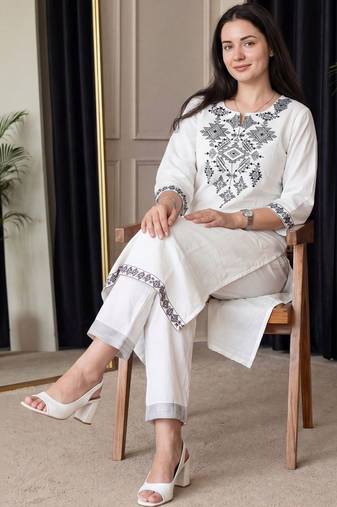 Women Ethnic Motifs Embroidered Thread Work Cotton Kurta with Trousers