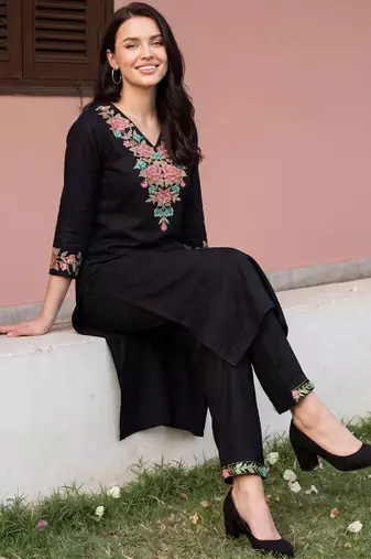 Women Floral Embroidered Regular Thread Work Kurta with Trousers