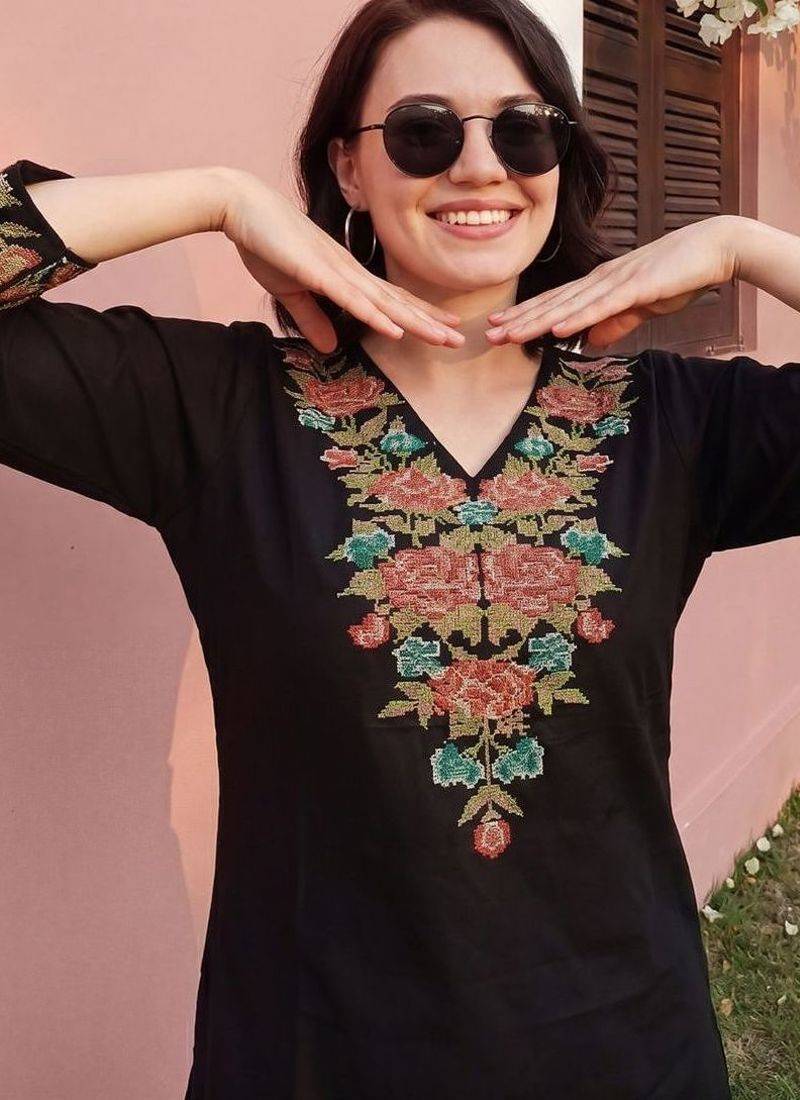 Women Floral Embroidered Regular Thread Work Kurta with Trousers