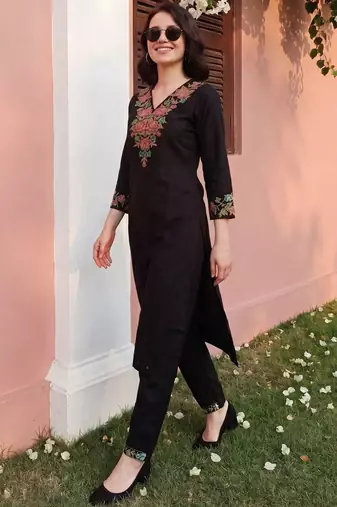 Women Floral Embroidered Regular Thread Work Kurta with Trousers