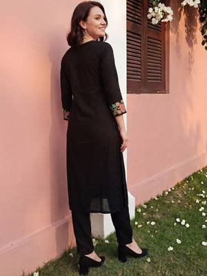 Women Floral Embroidered Regular Thread Work Kurta with Trousers 6