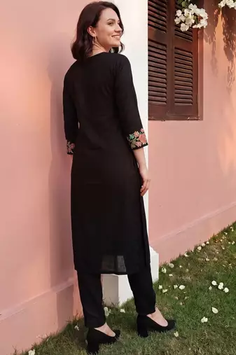 Women Floral Embroidered Regular Thread Work Kurta with Trousers