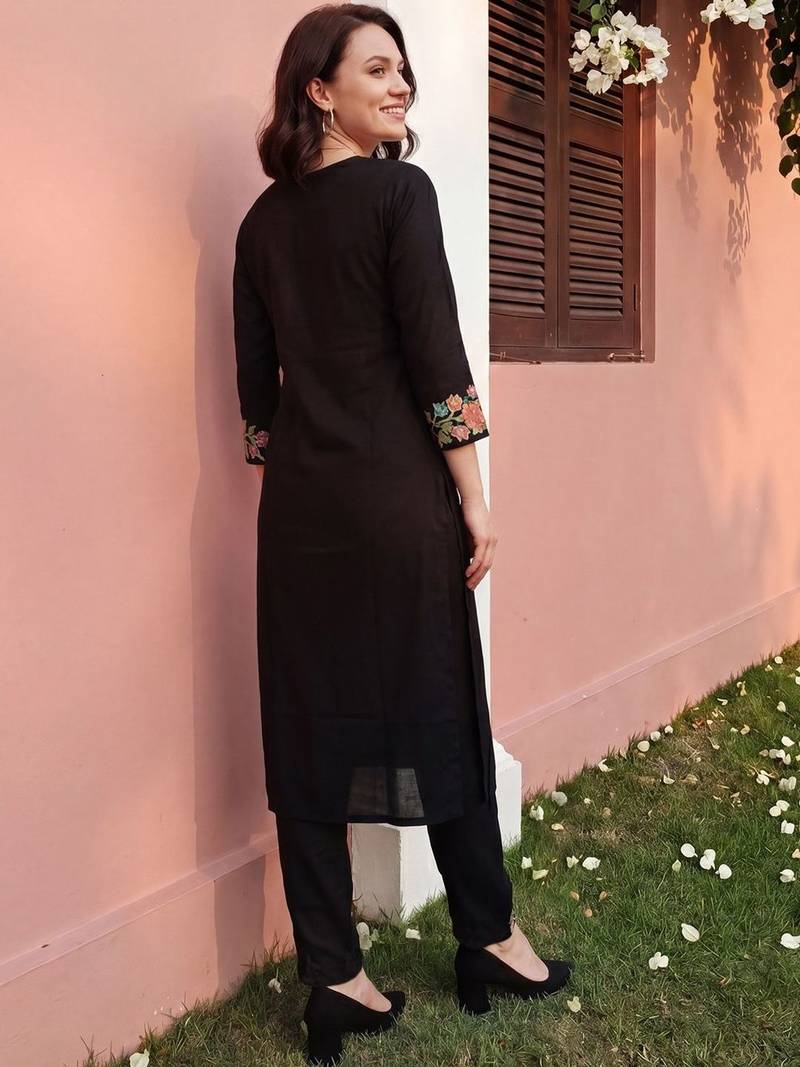 Women Floral Embroidered Regular Thread Work Kurta with Trousers