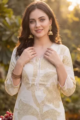 Women Floral Printed Regular  Cotton Kurta with Trousers