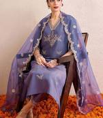 Women Floral Embroidered Regular Kurta with Trousers & With Dupatta