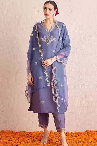 Women Floral Embroidered Regular Kurta with Trousers & With Dupatta