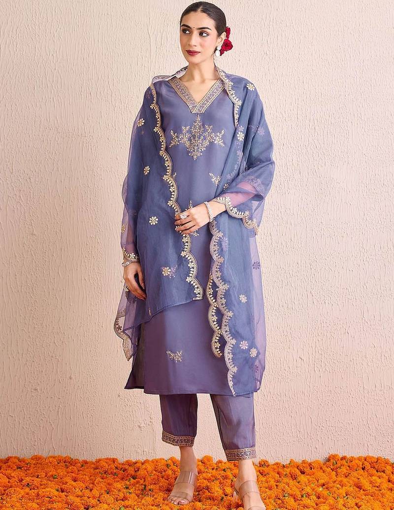 Women Floral Embroidered Regular Kurta with Trousers & With Dupatta