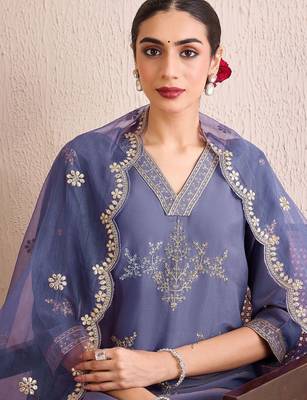 Women Floral Embroidered Regular Kurta with Trousers & With Dupatta 3