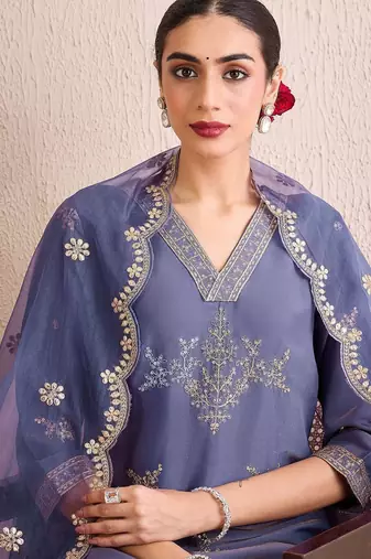Women Floral Embroidered Regular Kurta with Trousers & With Dupatta
