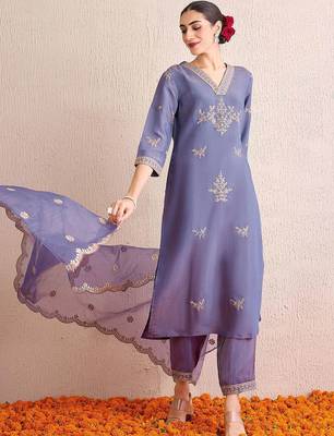 Women Floral Embroidered Regular Kurta with Trousers & With Dupatta 6