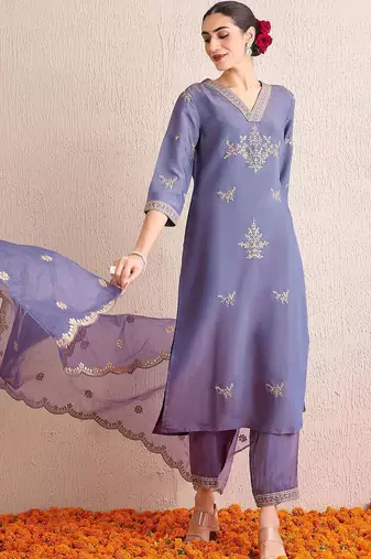 Women Floral Embroidered Regular Kurta with Trousers & With Dupatta