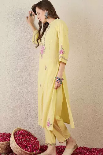 Women Floral Embroidered Regular Thread Work  Cotton Kurta with Trousers
