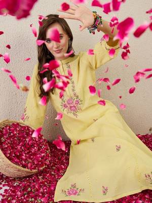 Women Floral Embroidered Regular Thread Work  Cotton Kurta with Trousers 6