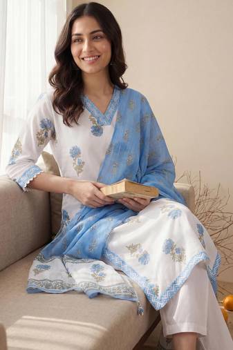 Women Floral Printed Cotton Kurta with Trousers & With Dupatta