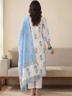 Women Floral Printed Regular  Cotton Kurta with Trousers & With Dupatta 6