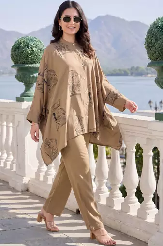 Women Printed Regular Kurta with Trousers