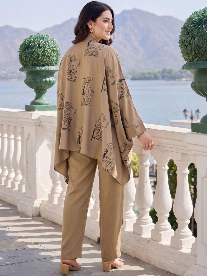 Women Printed Regular Kurta with Trousers