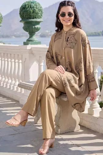 Women Printed Regular Kurta with Trousers