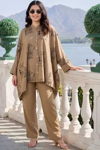 Women Printed Regular Kurta with Trousers