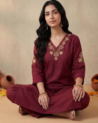 Women Ethnic Motifs Embroidered Regular Thread Work  Cotton Kurta with Trousers 1