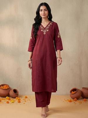 Women Ethnic Motifs Embroidered Regular Thread Work  Cotton Kurta with Trousers 2