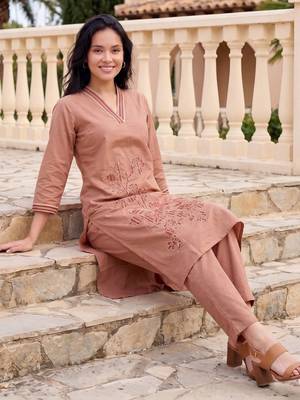 Women Ethnic Motifs Embroidered Regular Thread Work  Cotton Kurta with Trousers 1
