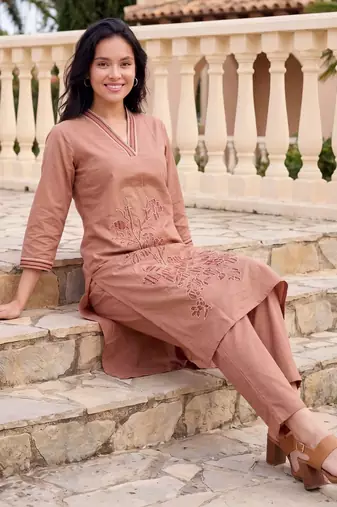 Women Ethnic Motifs Embroidered Regular Thread Work  Cotton Kurta with Trousers