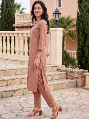Women Ethnic Motifs Embroidered Regular Thread Work  Cotton Kurta with Trousers 4