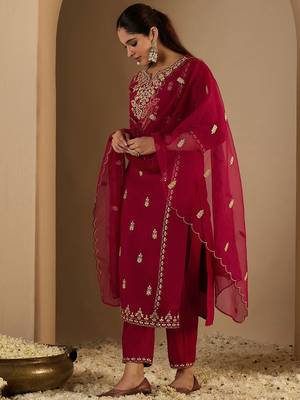 Women Ethnic Motifs Printed Kurta with Trousers & Dupatta 3