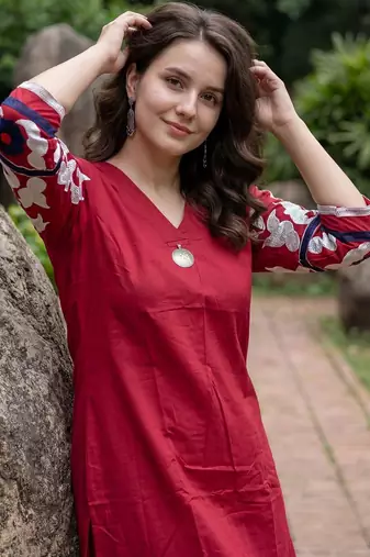 Women Embroidered Pleated Thread Work  Cotton Kurta with Trousers