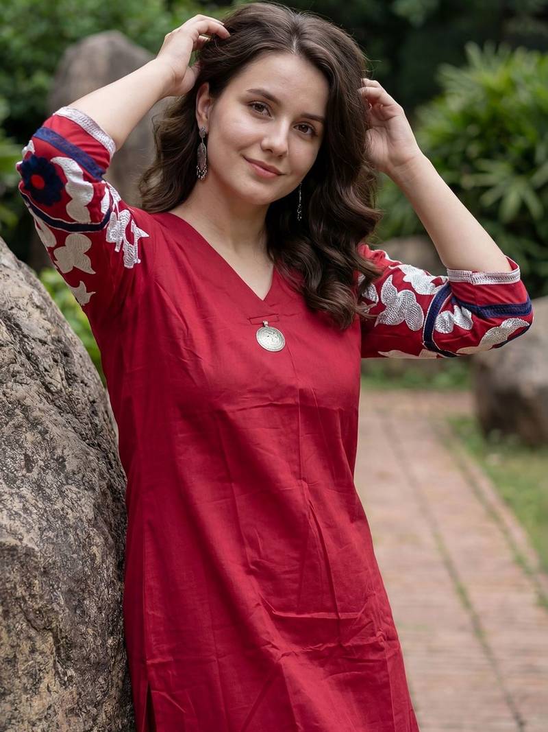 Women Embroidered Pleated Thread Work  Cotton Kurta with Trousers